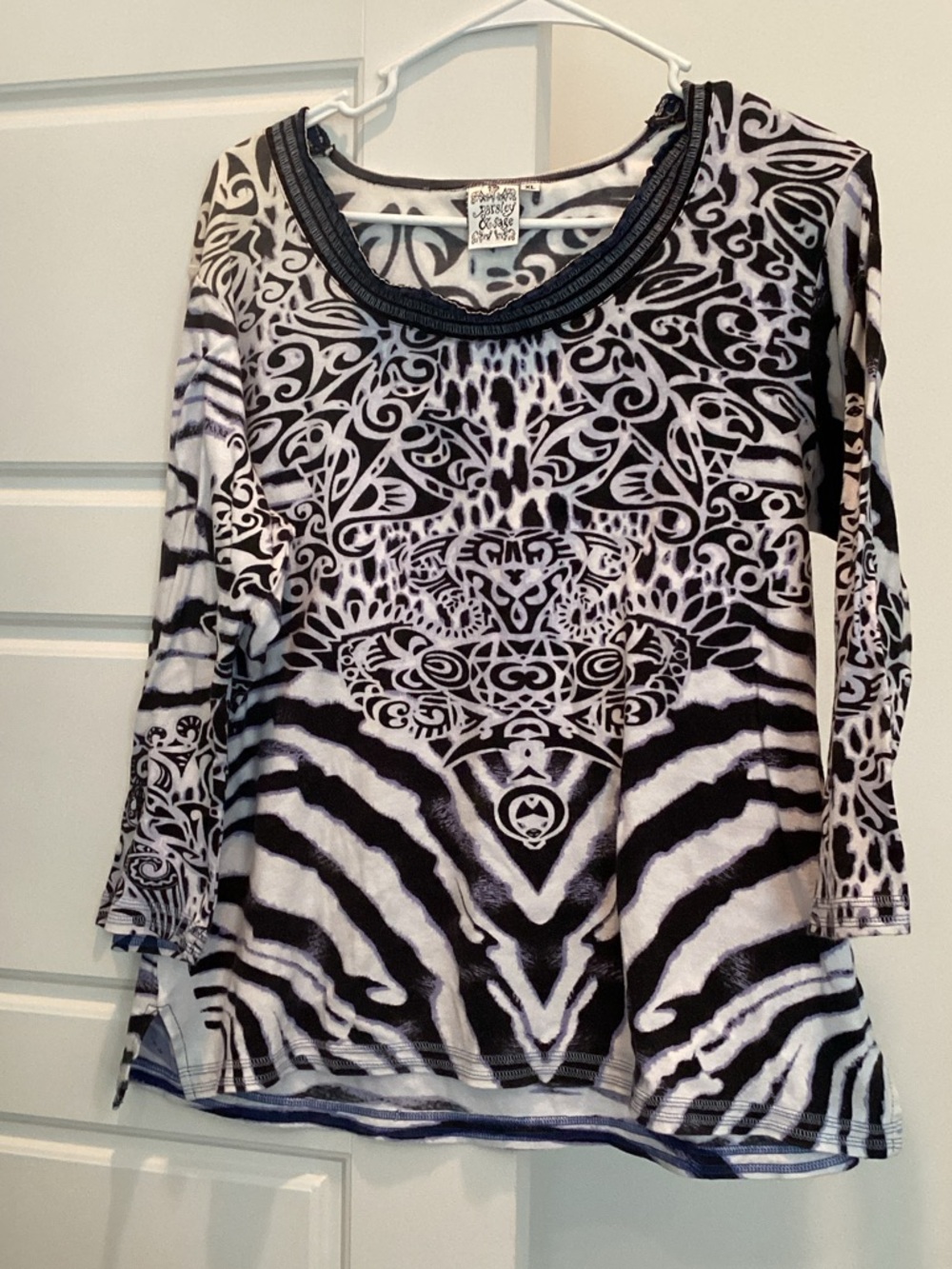 Parsley & Sage Black and White Printed Long Sleeve Top